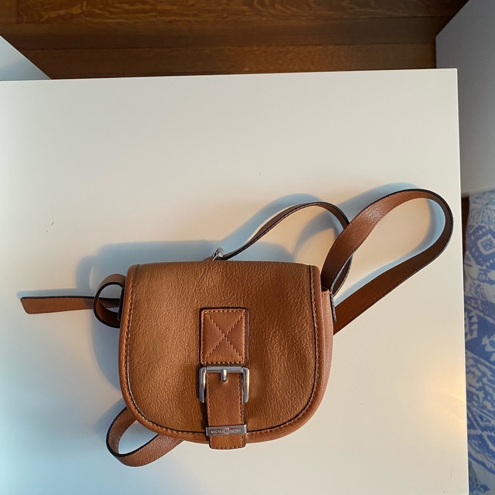 Michael Kors beige cross body bag!!